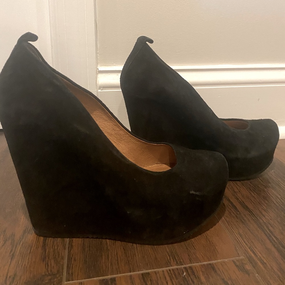 Wedge heels